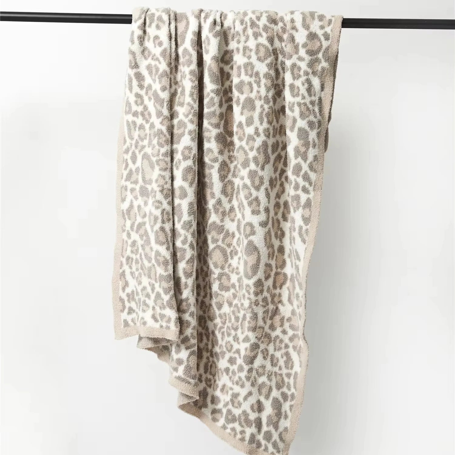 Ps Low Moqjacquard Zebra Beach Wniter Beach Luxury Knitted Leopard Robes Polyester Baby Feather Yarn Chunky Knit Throw Blanket
