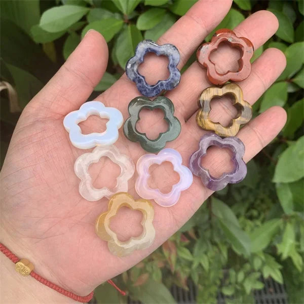 1 Inch Natural Stone Crystal Hollow Plum Flower Carved Ornaments Polished DIY Necklace Bracelet Making Material Gift Crystal
