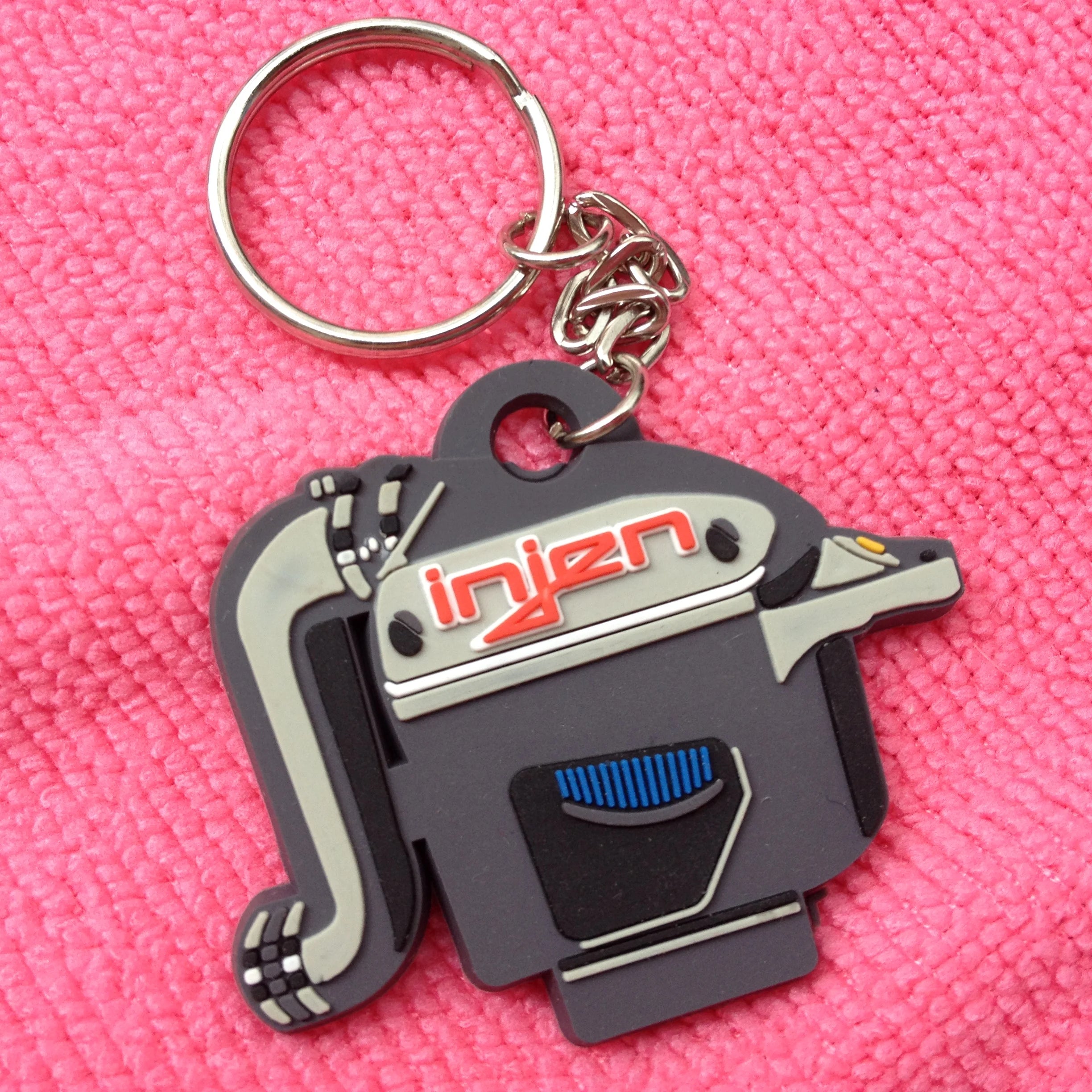 Promotional 3D Silicone Rubber Keychain Labels for ClothingFactory Making PVC Rubber Keyring for Garment