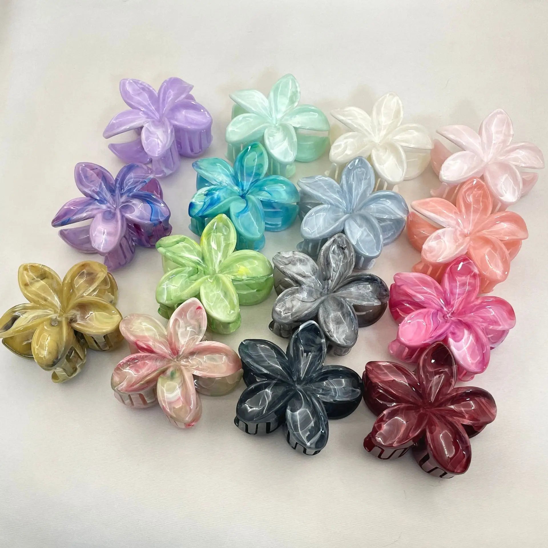 Wholesale Marble Flower Hair Clip Claw 8cm Large Plastic Frangipani Hair Claw Fashion Hawaiian Flower Hair Clips for Women