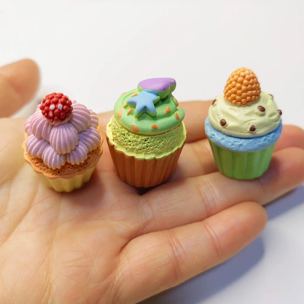 Hot Sale Hand Paint Craft Large Size 3d Miniature Ice Cream Cupcake Resin Cabochon for Keychain Making