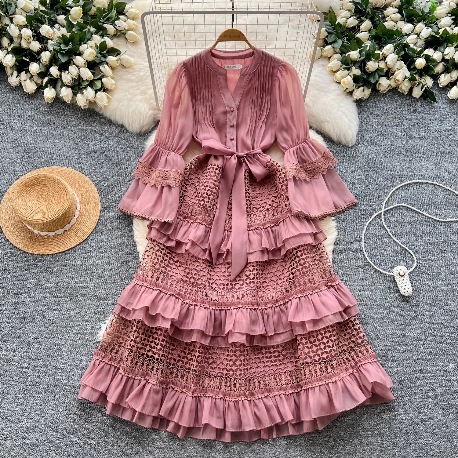 Boutique Wholesale 2025 Spring New Fashionable French Lace Splicing Waist  Slimming Temperament Women's Dress