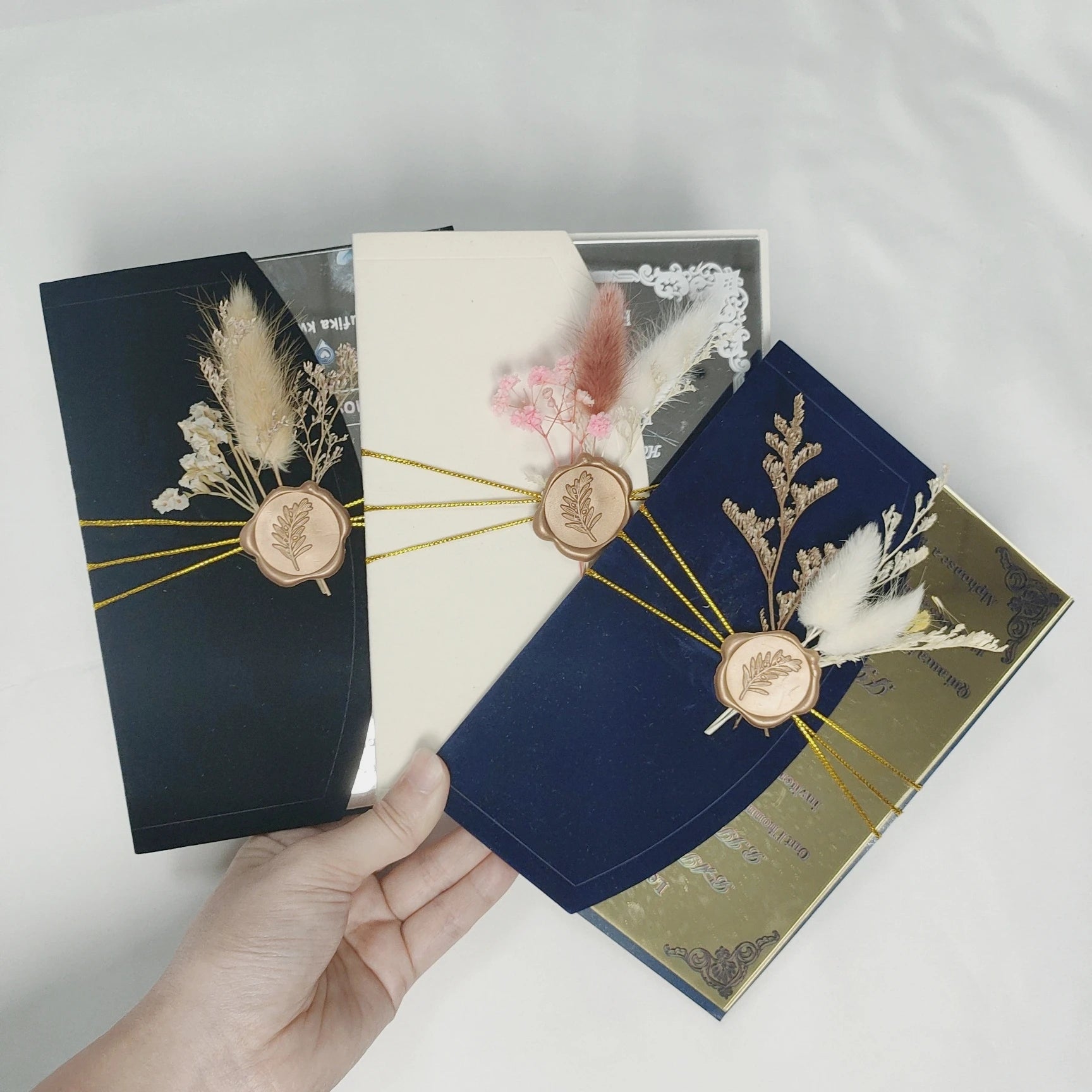 Elegant New Design Luxurious Hardcover Gold Foil Velvet Cover Green Quinceanera clear Acrylic Wedding Invitation