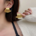 YL Hot-Sale Fashion Exaggerated Fan-Shaped Stud Earrings Plated Gold Sliver Color Metal Wave Shell Earrings for Women Jewelry