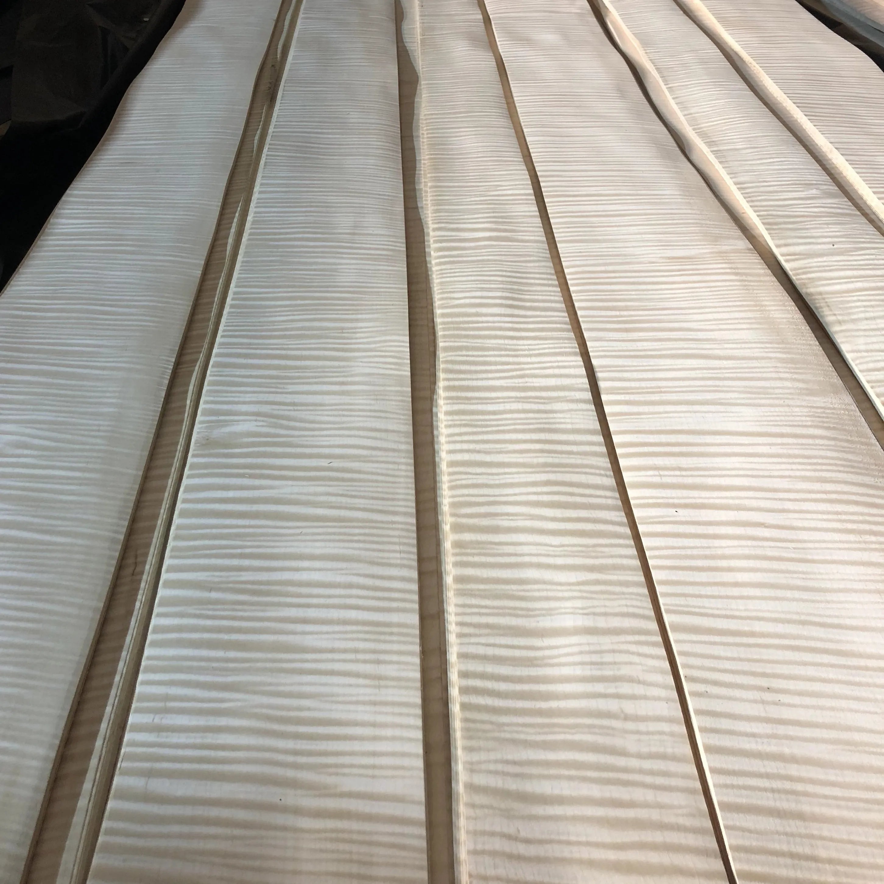 Hot Sale 0.5mm Natural Figured Maple Veneers AA Grade Figured Maple Wood Veneers Maple Veneer Wood Sheet
