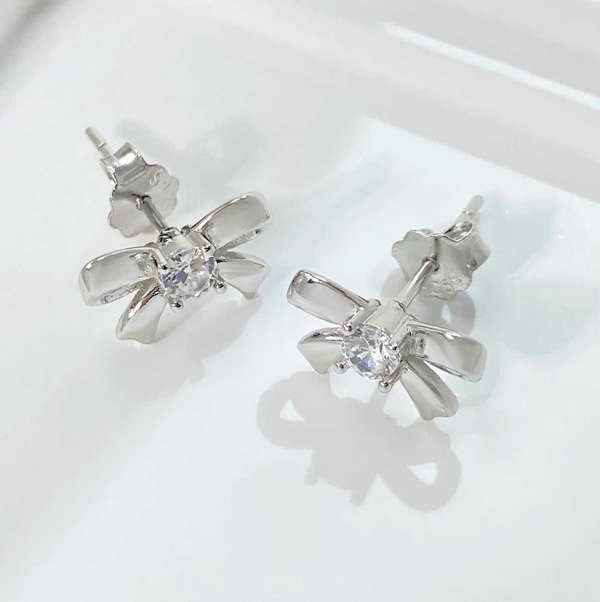 New Style Pure Silver Cubic Zirconia Stud Earrings Jewelry 925 Sterling Silver Simple Bow Shape Stud Earrings for Women