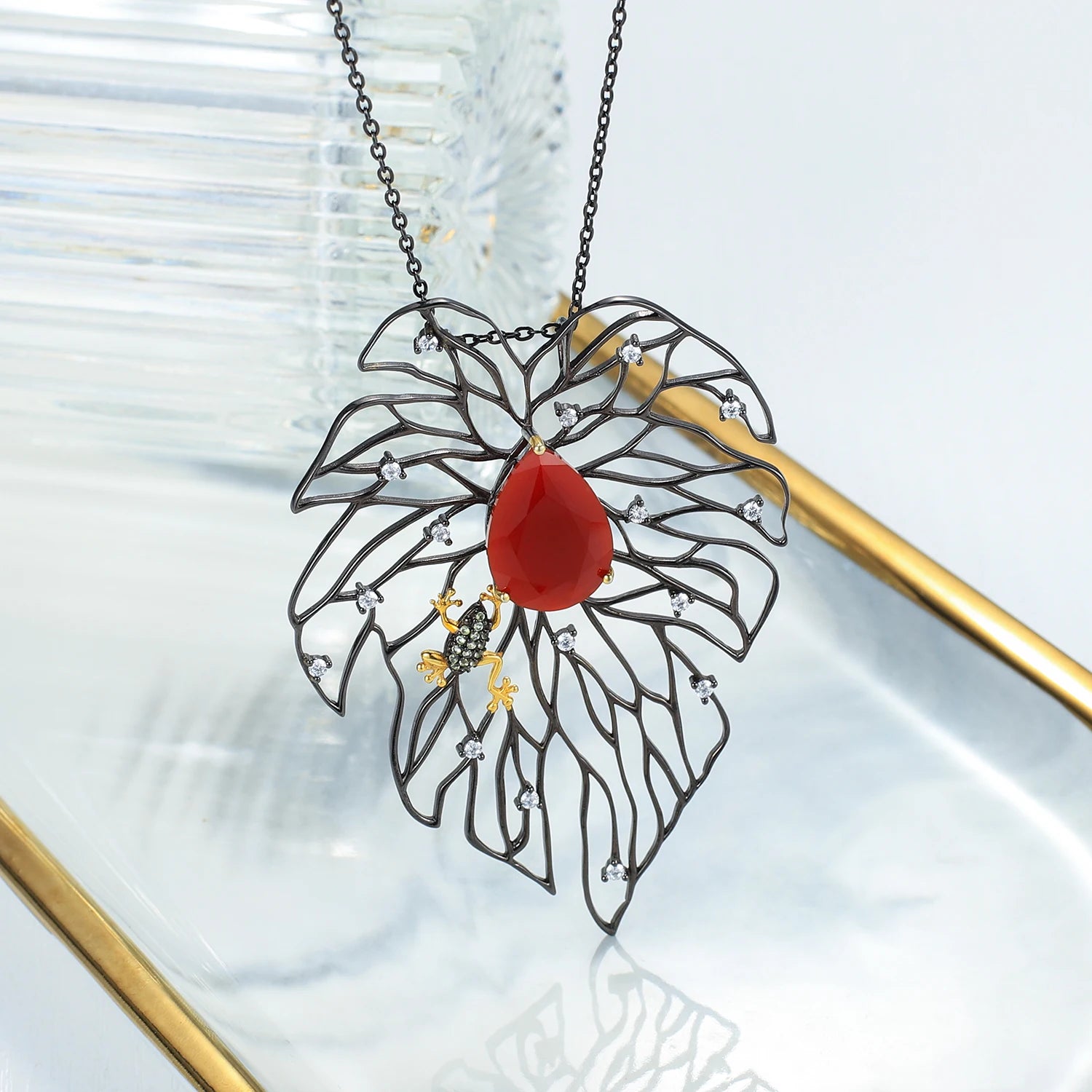 C8356 Abiding Jewelry Manufacturer Natural Red Agate Leaf Frog Women Elegance Jewelry Sterling Silver 925 Necklace Pendant