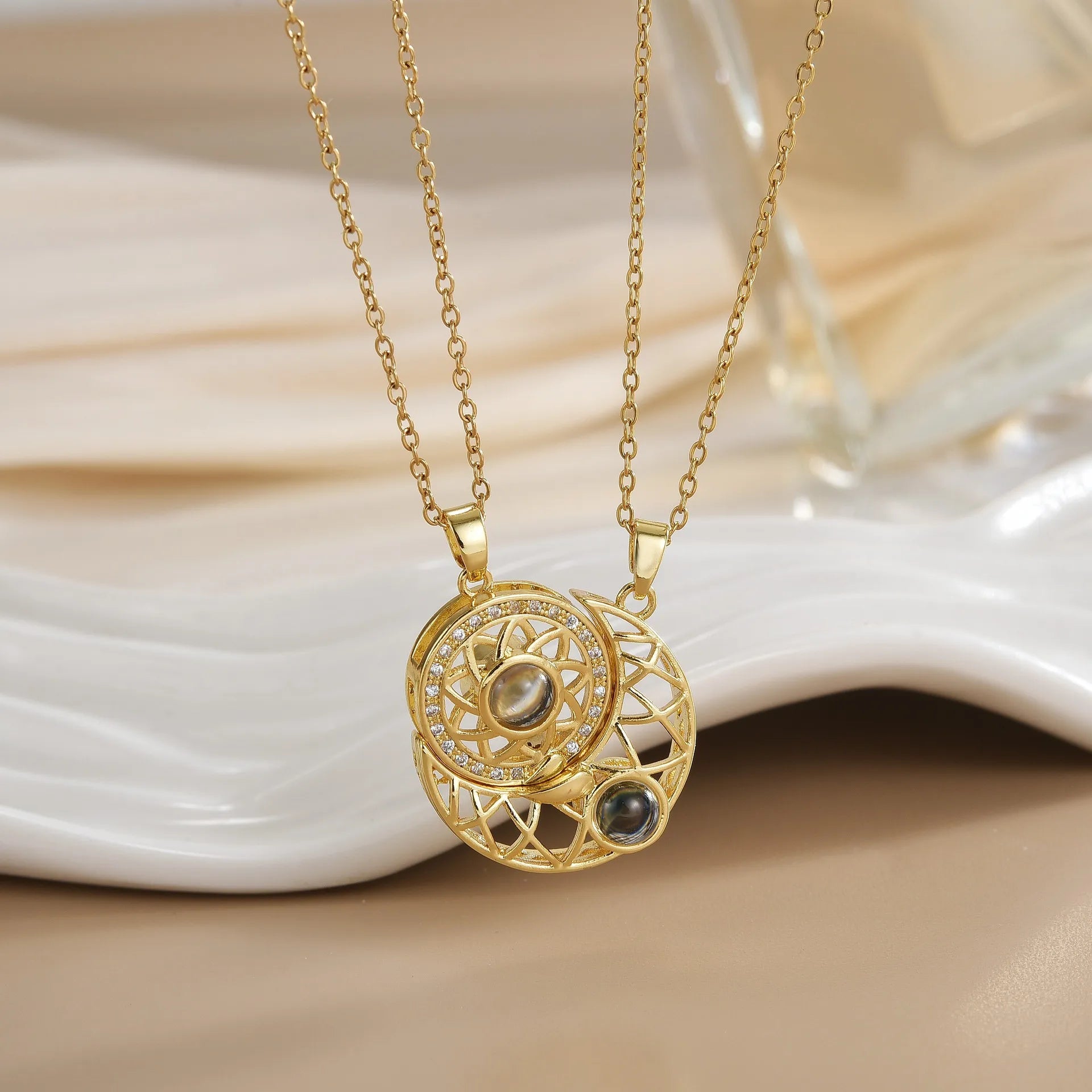 Stainless Steel Magnetic Sun & Moon Couple Necklace 18K Gold Plated Fashionable Magnetic Clasp BFF Necklace for 2 Pcs