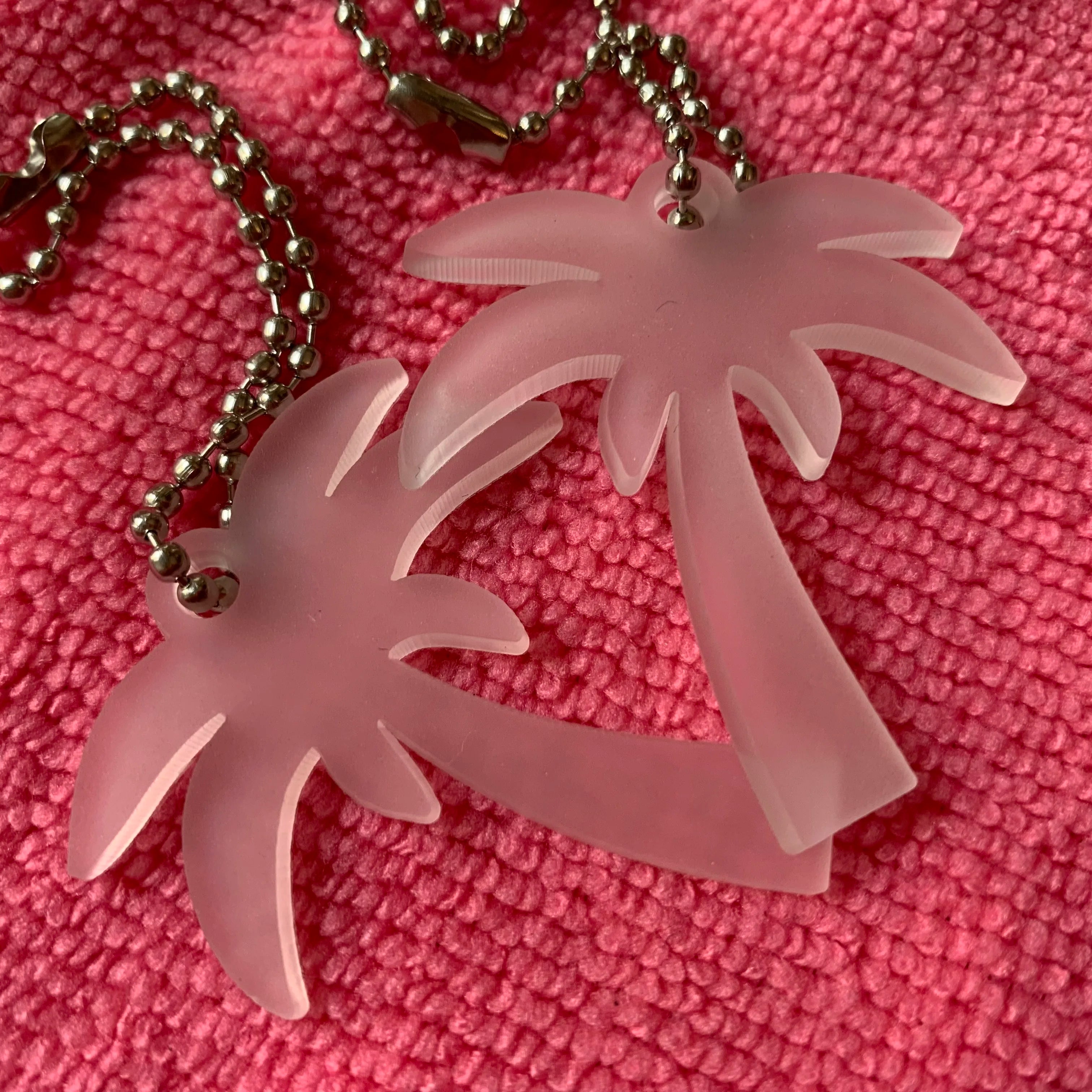 Palm Tree Design Transparent Rubber Hangtag With Metal Ballchiancute Shape clear PVC Rubber Swing Tag for Swimming Suit