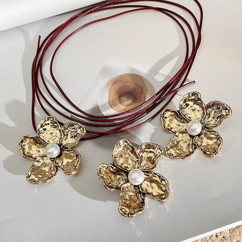 2023 New Arrival Fashion Jewelry Punk Gold Flower Pendant Pearl Multi Wear Collar Chain Neckchain Lace Choker Necklace for Women
