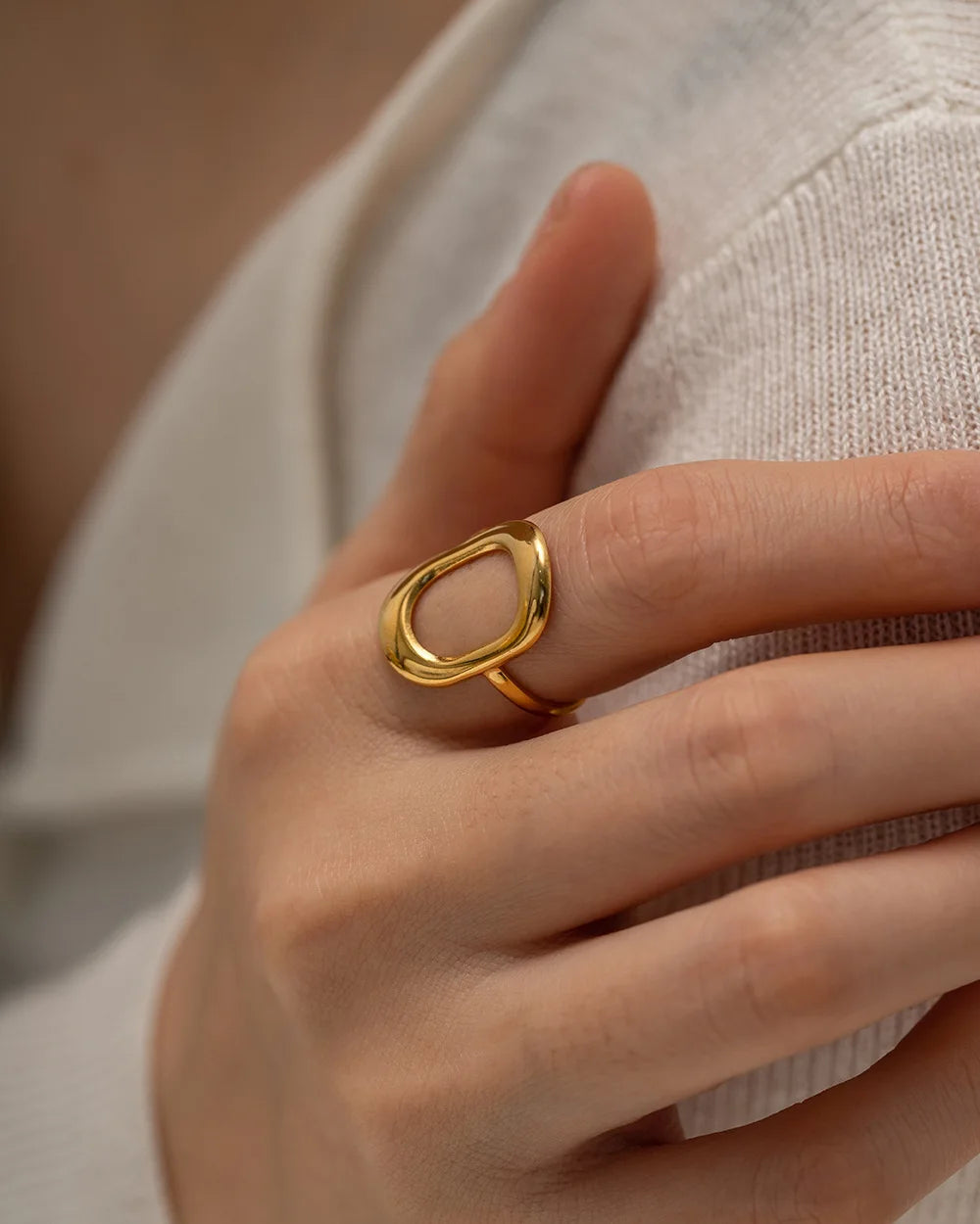 Popular Ins Style Hollow Oval Rings for Women Open Size Waterproof Gold Plated Stainless Steel Rings Wholesale Lady Jewelry