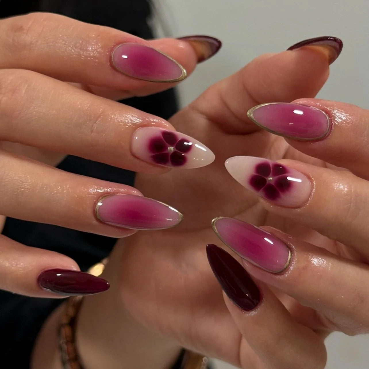 Wholesale 3826 Floral Pattern Resembling Plum Blossoms Short Almond False Nails Press on Nails Artificial Fingernails Customize
