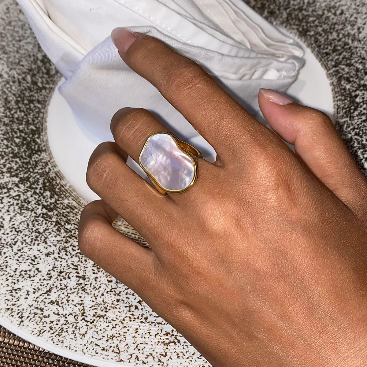 French Titanium Steel Plated 18 Gold Handmade Unique Shaped White Sea Shell Finger Ring for Women