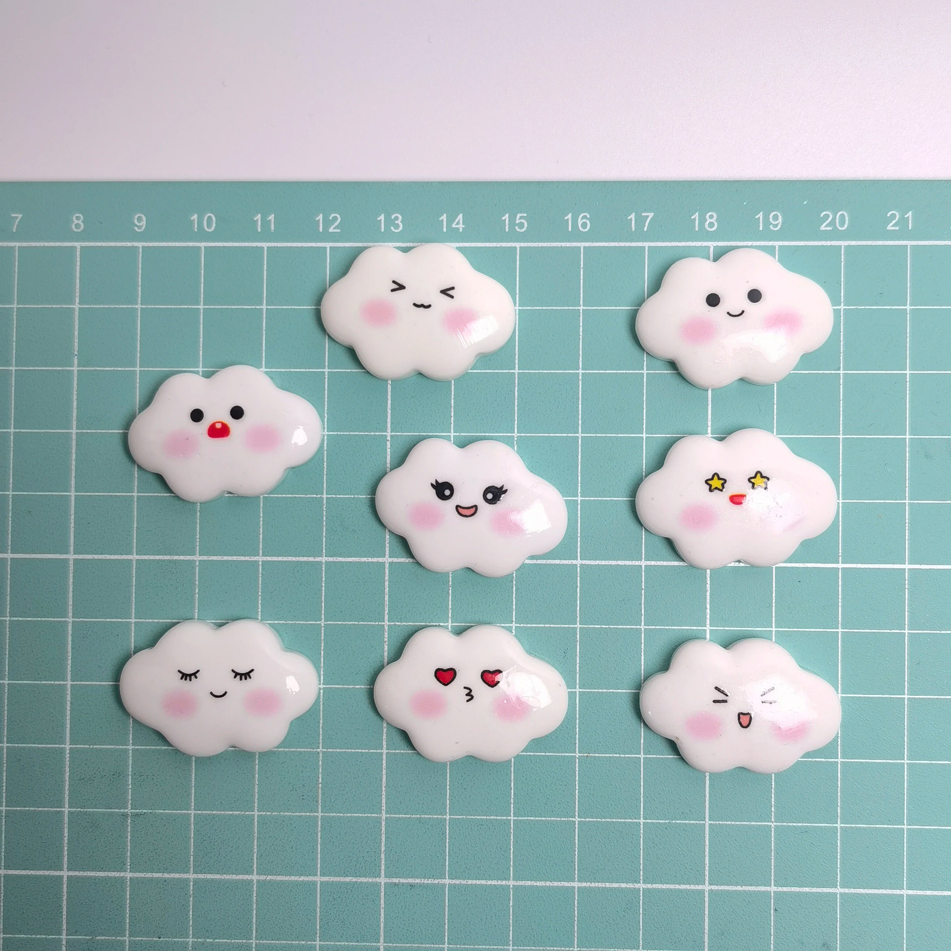 Bulk 100Pcs/Bag Lovely Cartoon Cloud Flatback Resin Cabochons Embellishments Accessories for Phone Case Scrapbooking Craft DIY