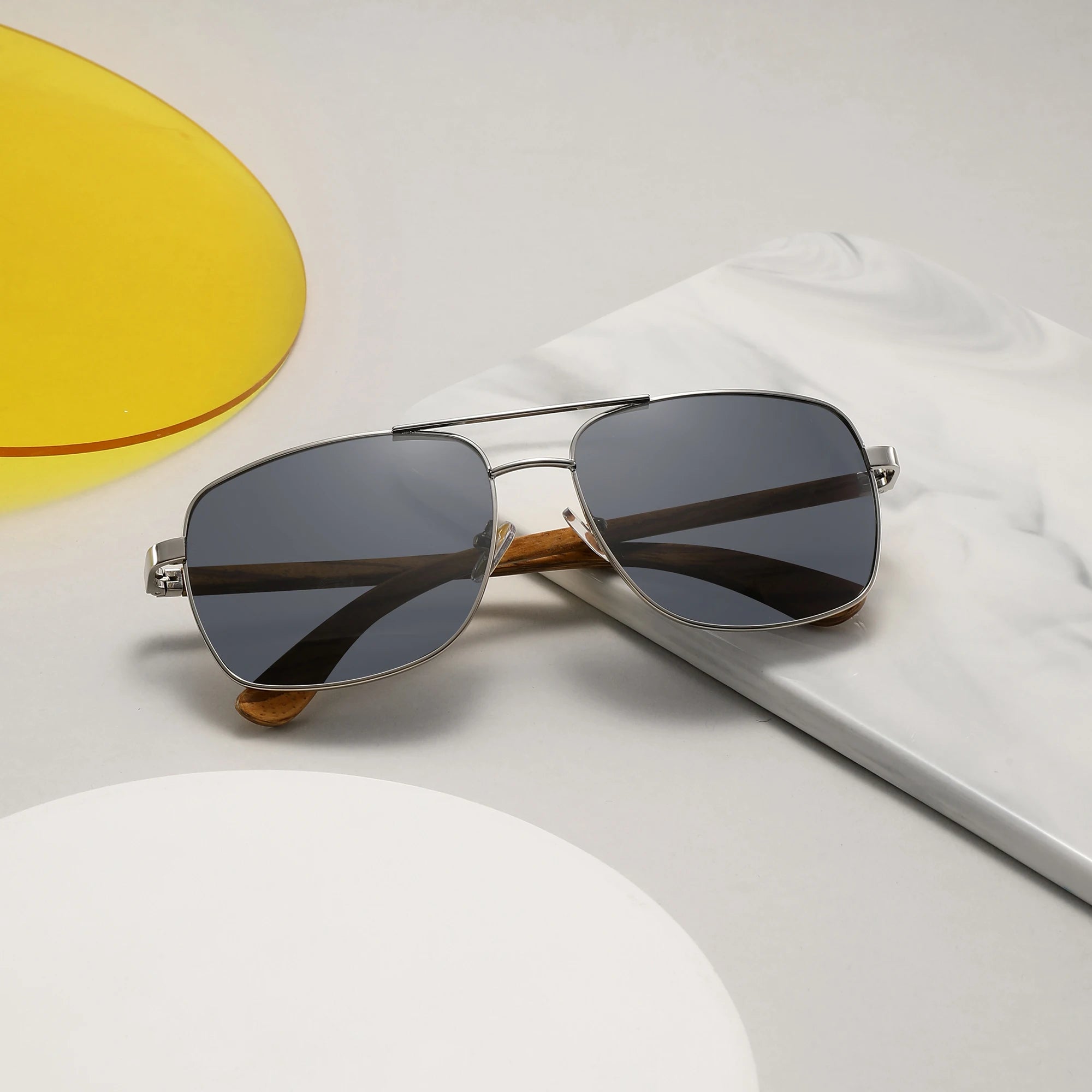 Vintage Custom Logo Walnut Wood Temple Sunglasses Fashionable Square Frame Eyewear for Men Women Polarized Gafas Sun Glasses