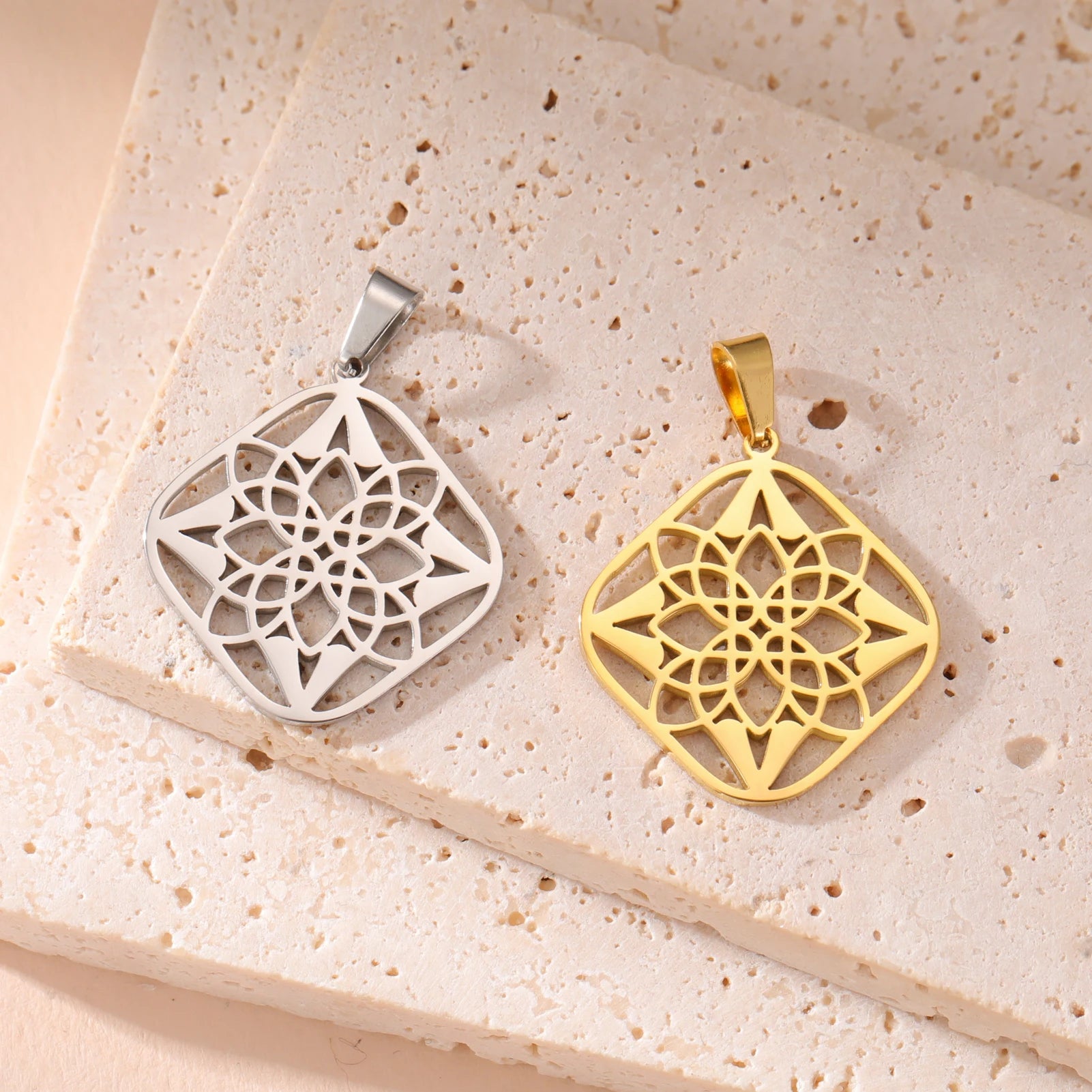 Hollow Out Stainless Steel Flower Charm for Women Gold Plated Pendant for Necklace Bracelet Accessories for Jewelry Gifts