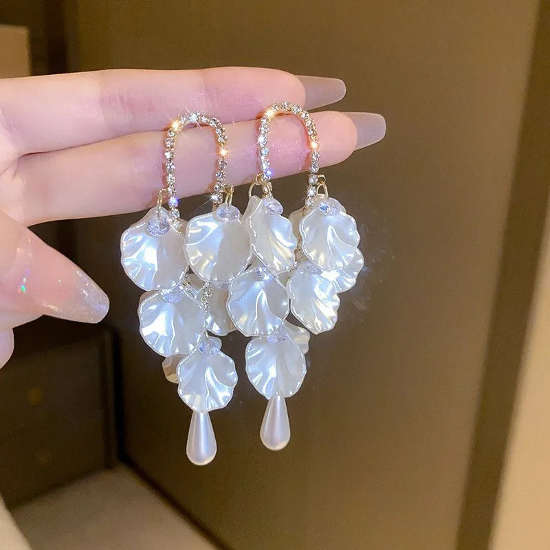 Luxury Hot Selling Personality Silver Pins Stud Earrings Trendy Classic Pearl Flower Shell Long Tassel Earrings