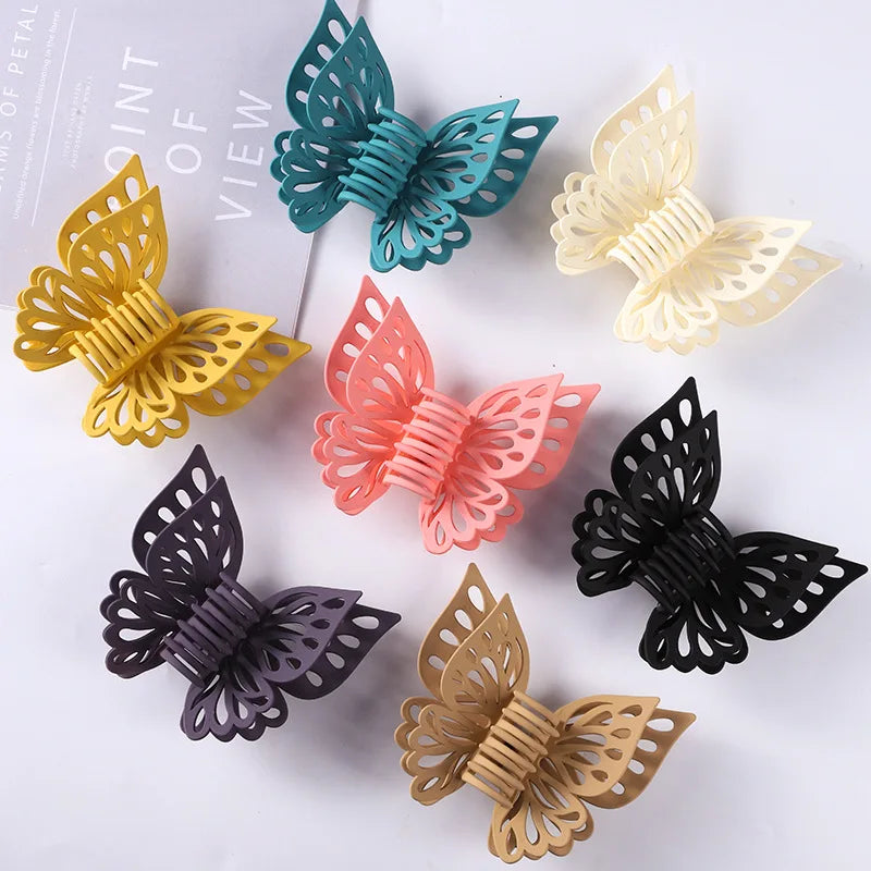 Wholesale Matte Hollow Out 14cm Claw Clip for Girls Fashion Hair Accessories Plastic the butterfly Shape Hair Claw for Women