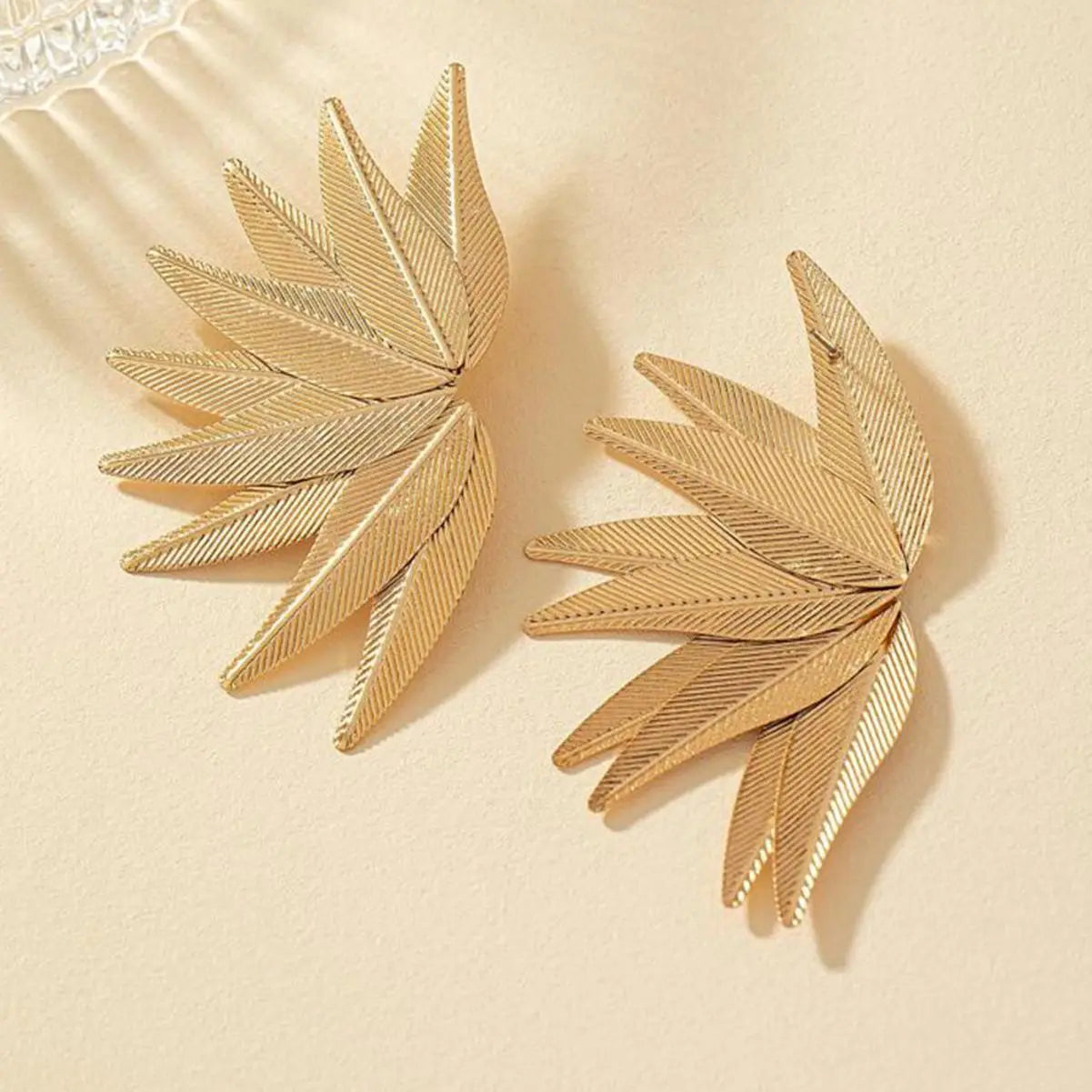 2023 New Arrival Fashion Jewelry Big Trend Gold Wing Earrings Wholesale Design Exaggerate Leaf 18K Gold Statement Earrings