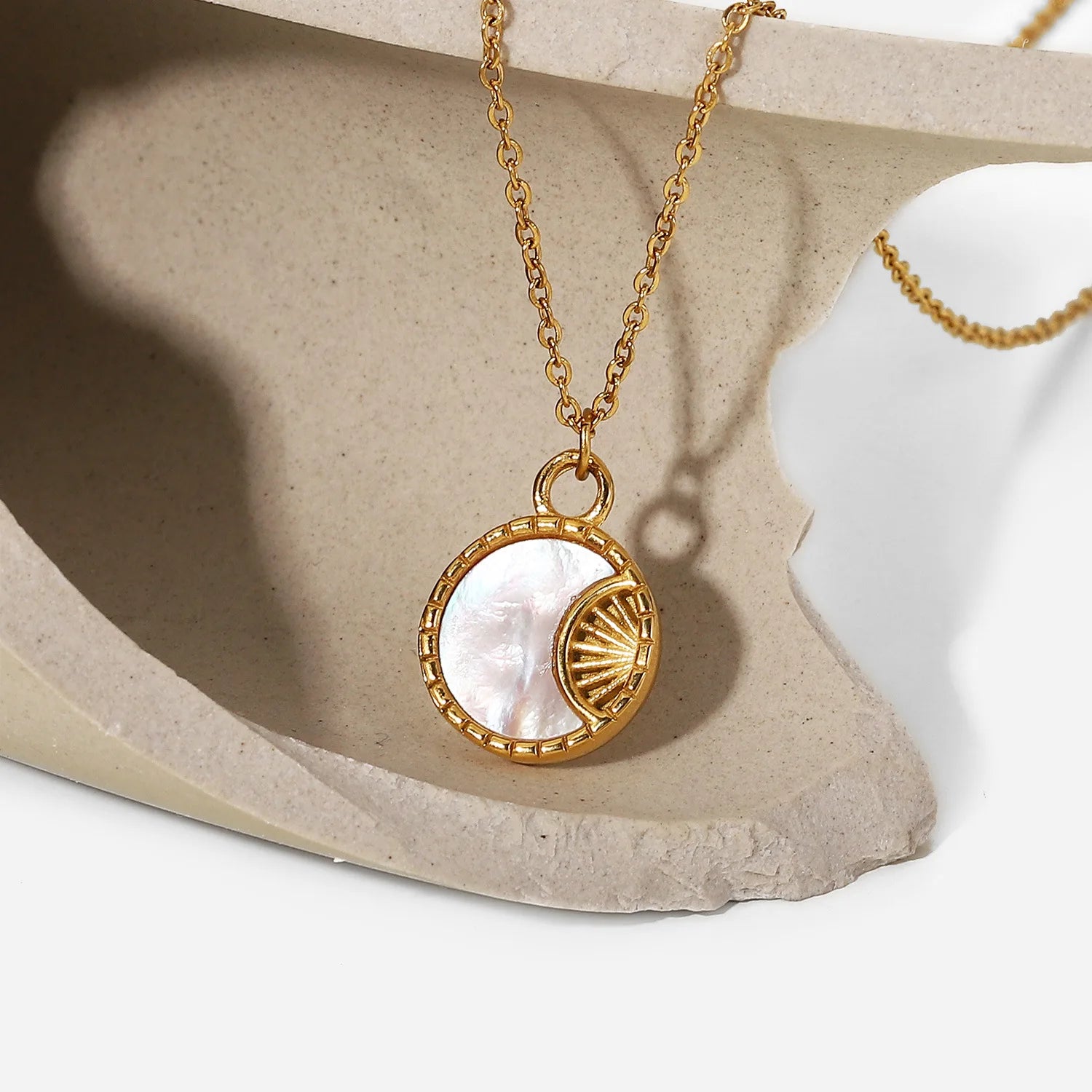 New Fashion Stainless Steel Sun Star Moon Heart Necklace for Couples Trendy Geometric Beads Pendant for Weddings and Parties