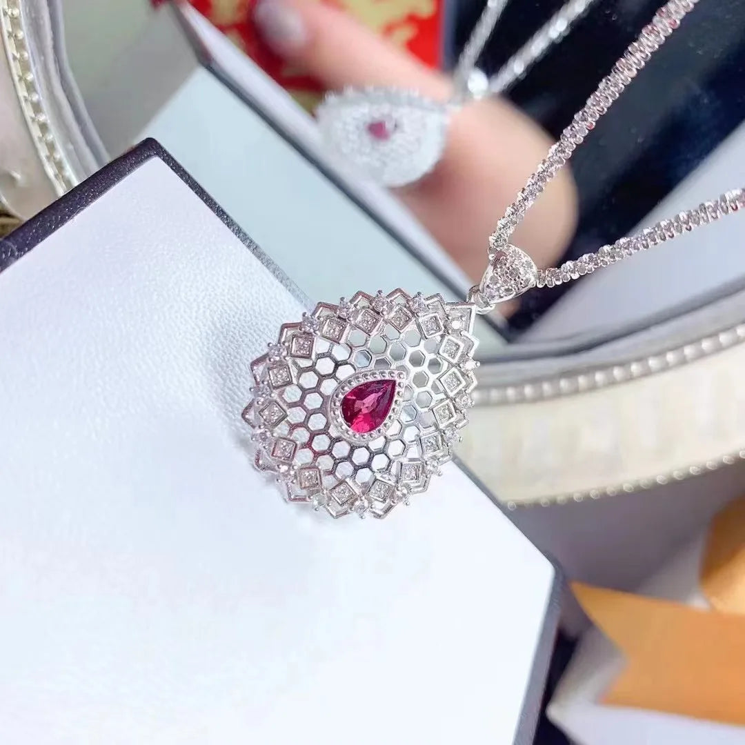 Wholesale 925 Sterling Silver 18K Gold Plated Pear Cut Natural Garnet Butterfly Engraved Necklace for Engagement