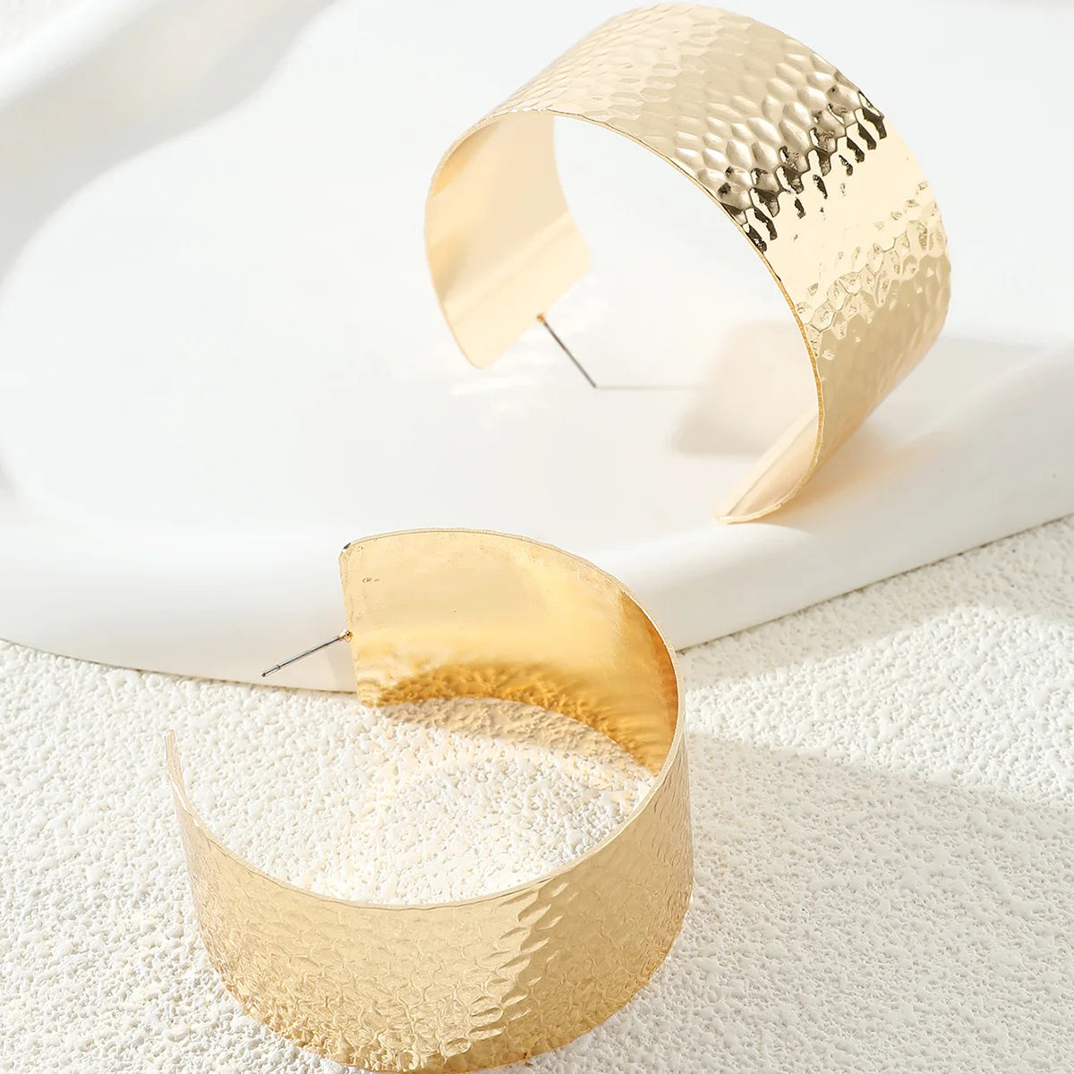 2023 New Arrival Fashion Jewelry African Punk 18K Gold Wide Hammered Metal Earrings Big Geometric Geometric Hoop Stud Earrings