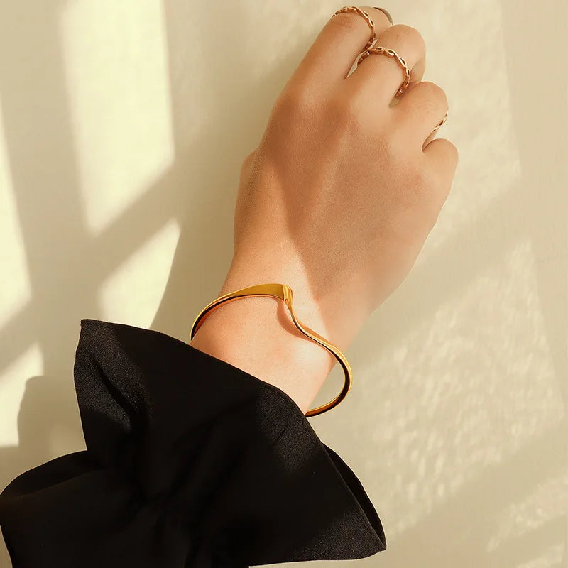 Wholesale Stocked Custom Fashion Women s Bracelet Trendy Luxury