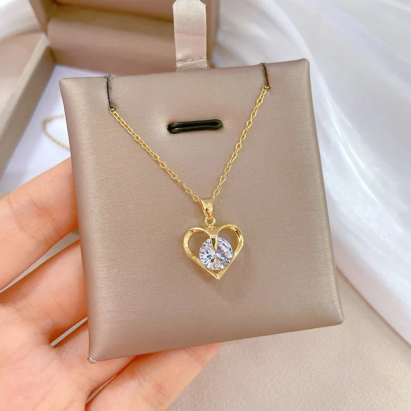 Titanium Steel Light Luxury 18k Gold Plated Love Heart Zircon Diamond Necklace for Women Collarbone Chain Wedding Necklace
