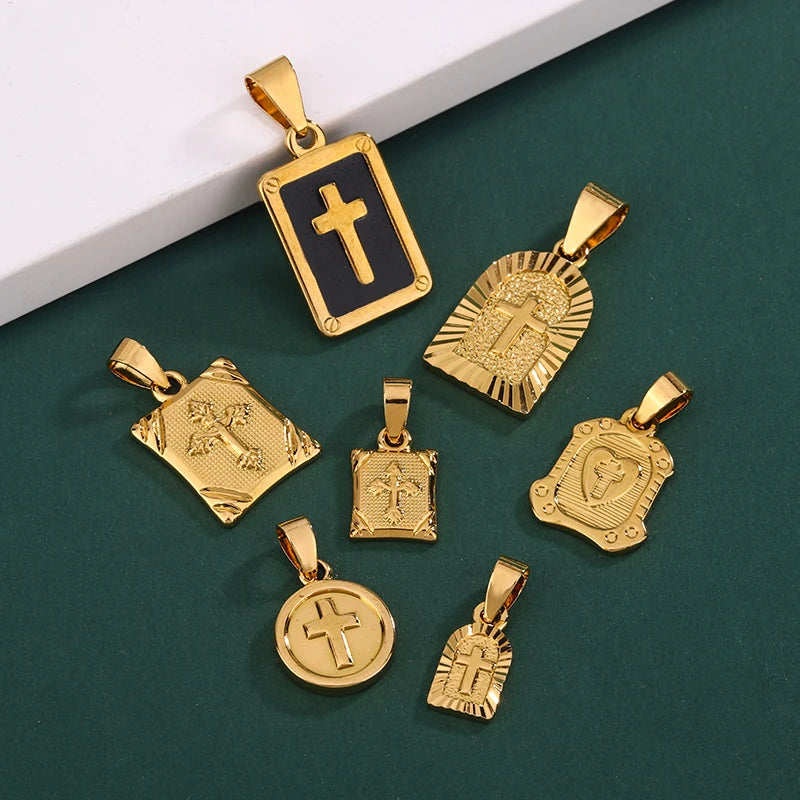 Fashion Jewelry Brass 18K Gold-plated Religious Cross Pendant for Men's Women's & Children's with Square Heart Design