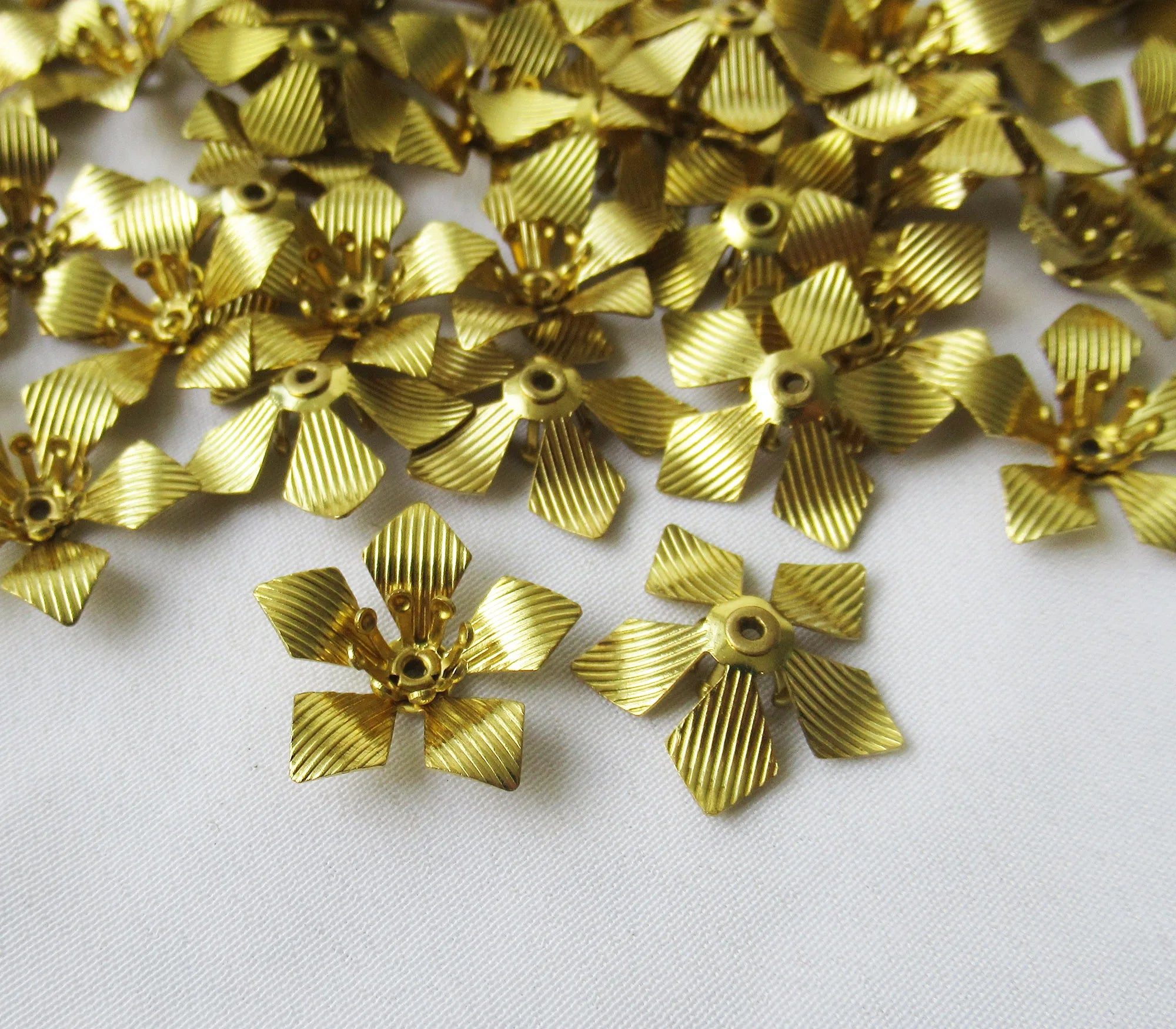 DecorativeJewelry Finding Brass Filigree Flowers 18mm Textured Petals