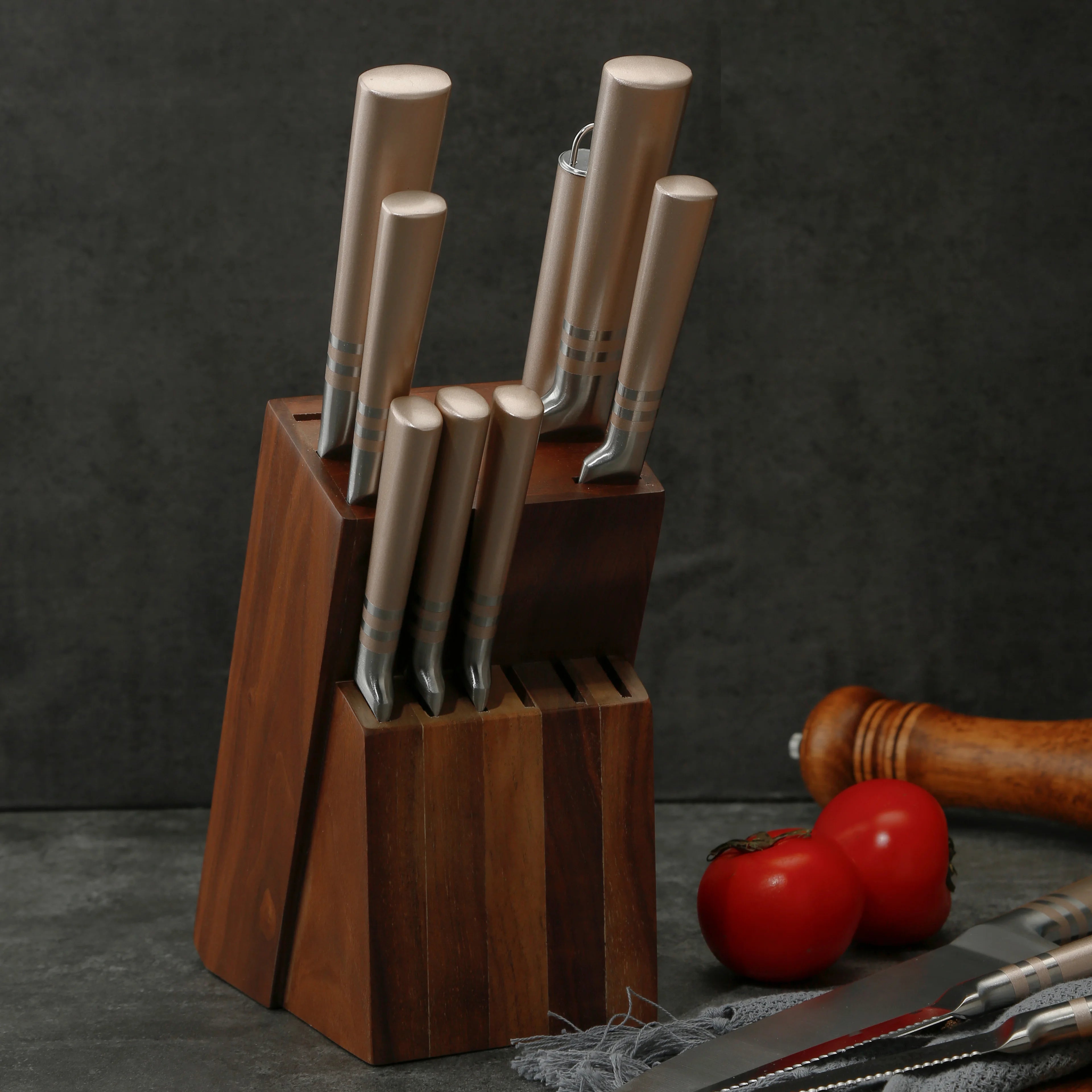 Custom 12-Piece High Carbon Stainless Steel Kitchen Knife Set 6 Steak Knives Ambidextrous Design Scalloped Edge Blades Modern