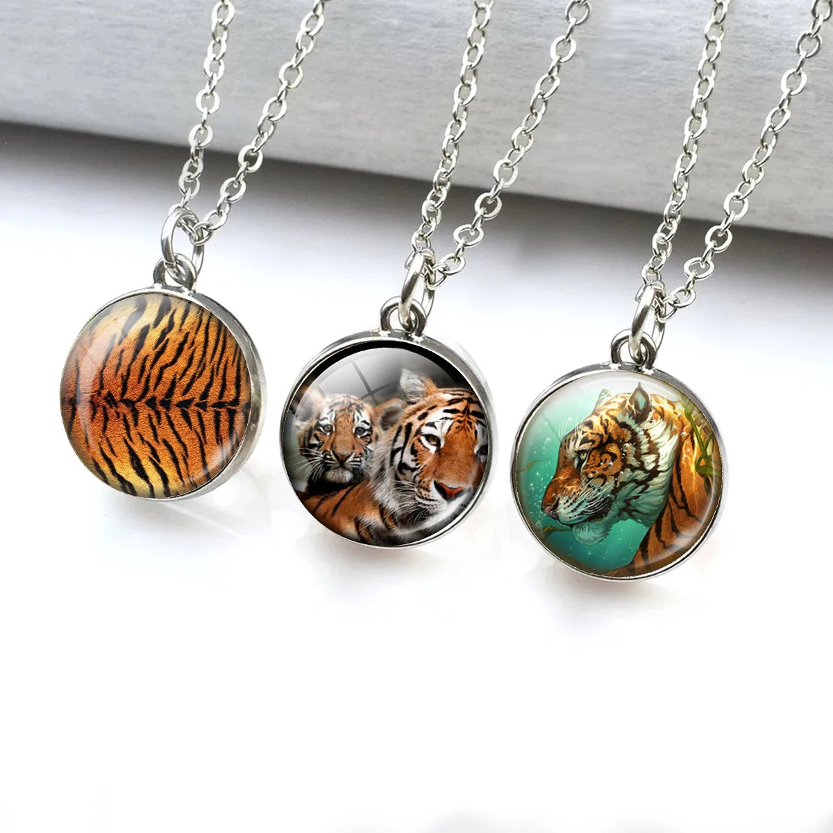 Animal Pendant Silvery 20MM Glass Ball Jewelry Men Women Clavicular Hain Lion Tiger Pendant Necklace