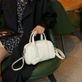 2023 New Arrivals for Brand ISO9001 Certified Genuine Leather Zipper Closure Custom Crossbody Bowling Purse Designer Handbag