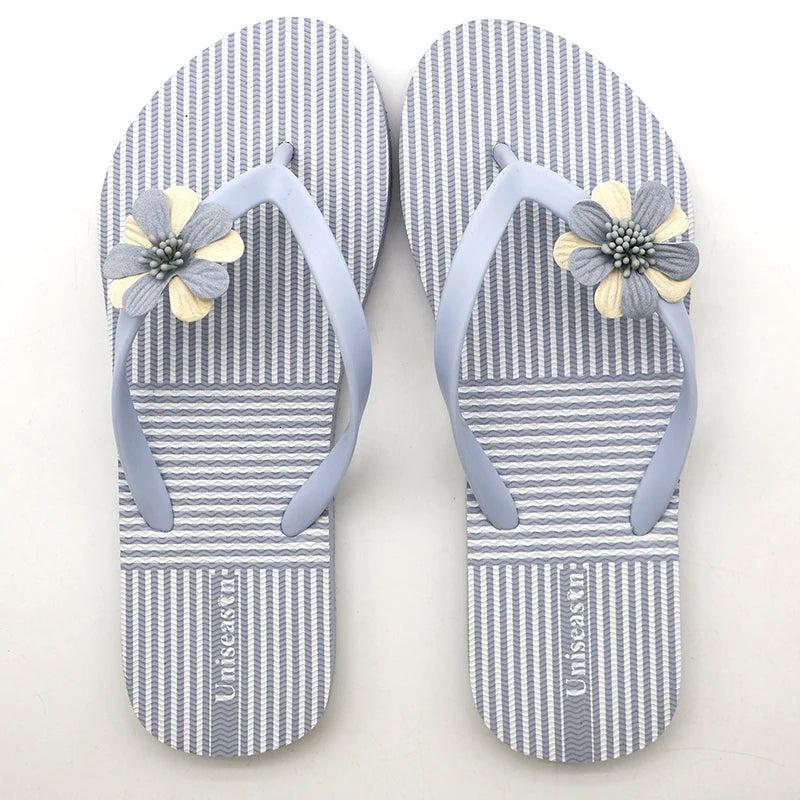 Hot Summer Sales Women's Lightweight Flat Flip Flops Printed Rubber Beach Slippers with Floral Decoration for Beach Pool Use