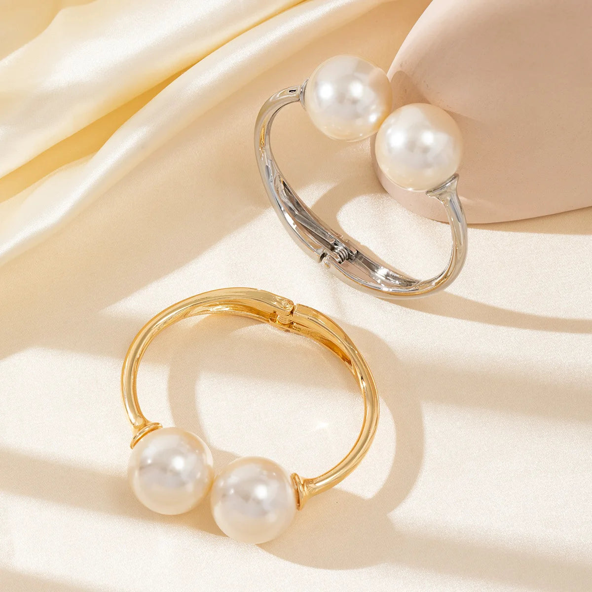 Wholesale Double Big Pearl Open Bangles Gold Silver Spring Hinged Faux Pearl Cuff Bracelets Trendy Minimalist Women Jewelry