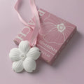 Wholesale Stocked Hanging Home Car Wardrobe Air Freshener Scented Ceramic Aroma Plaster Porcelain Flower Essential Oil Diffuser