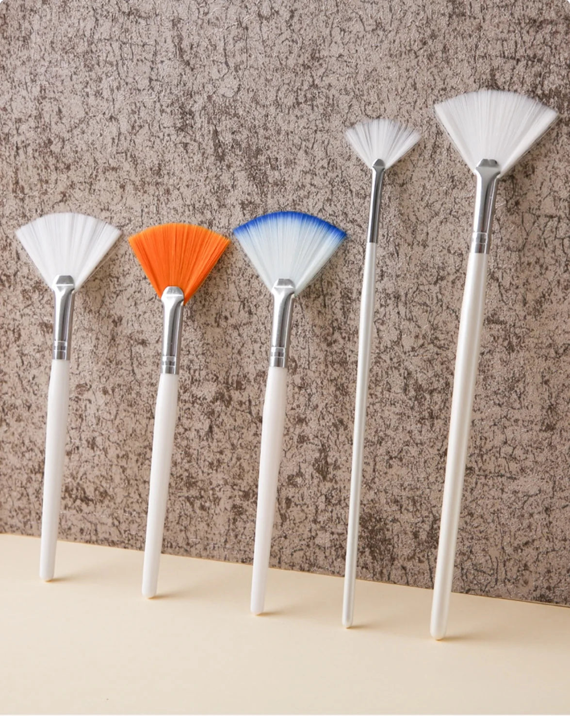 Synthetic Hair Facial Fan Mask Brush Soft Spa Applicator for Peel Glycolic Makeup and Mud Cream for Face Use
