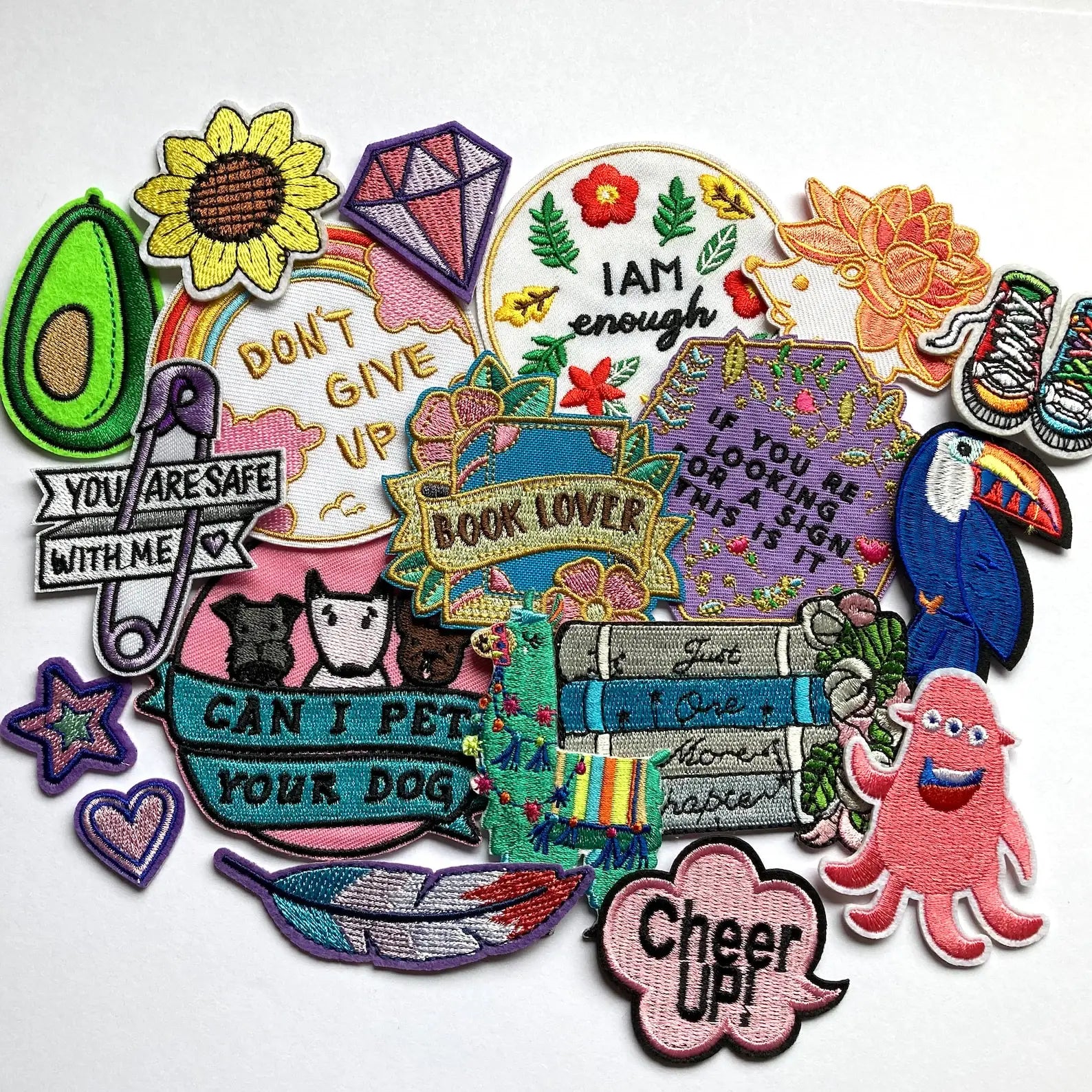 Custom Design Iron on Heat Press Adhesive Transfer Sew on Logo Wholesale Embroidered Embroidery Patches for Clothes Jacket