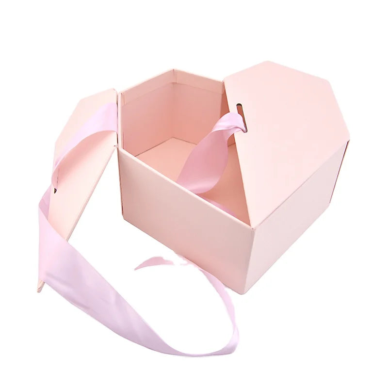 Luxury Heart-Shape Gift Box for Cosmetics Wedding Favor Lipstick Box with Matt Lamination & Embossing for Face Cream Packaging