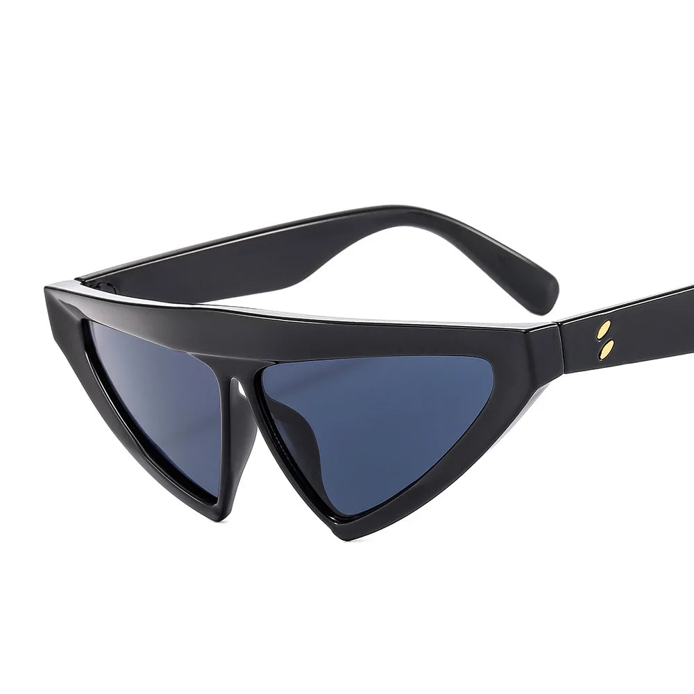 Private Label Sunglasses Women Lunettes De Soleil Concave Logo Wholesale Promotion Fashion Women Small Triangle Rivet Sunglasses
