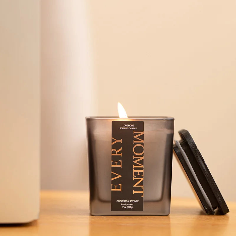 Aromatherapy Sandalwood Soy Wax Candle with Wooden Lid Glass Manufacturer Fragrance Souvenir Christmas Gift