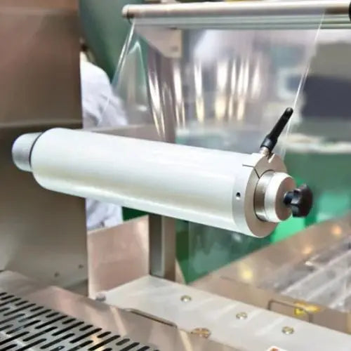 Stretch Film China Manufacturer 23 MicronPrestretch Plastic Roll  Clear Light Industrial Stretch Film Roll Automatic Machine Use