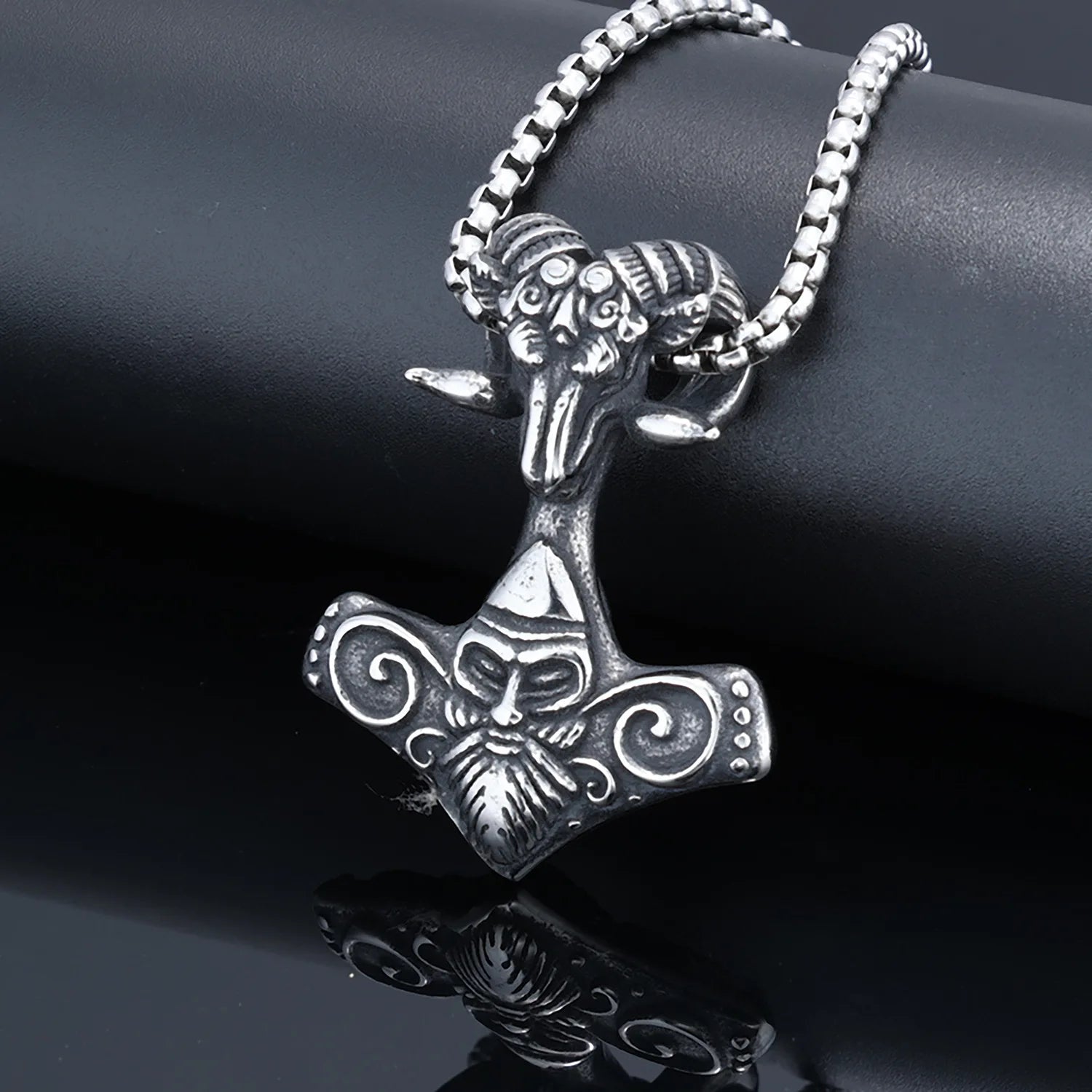 Vintage North Viking Celtic Knot Stainless Steel Pendant Necklace Personality Sheep Head Titanium Steel Charm Necklace Jewelry