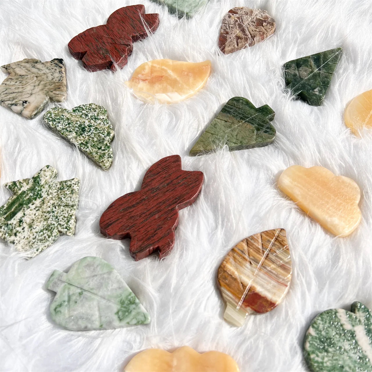 Natural Crystal Carving Animal Slices  Cat Leaf  House Apple Different Materials Quartz Cloud Shape Slice