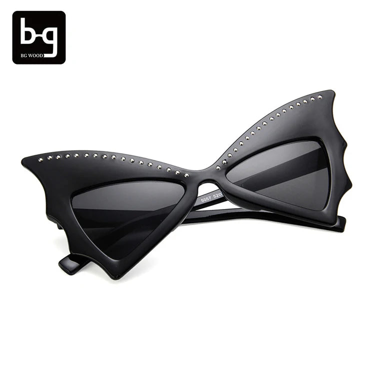 High Fashion Design Bat Shade Sun Glasses Rivet Butterfly Metal spot Decoration Sunglasses Cat Eye Glasses Women