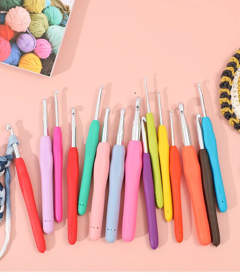Hot Selling Head Ergonomic Crochet Hook Kit Needle Ergonomic Handle Knitting Hooks Crochet Hook Set with case