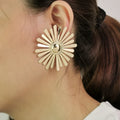 INS Top Jewelry Exaggerated Bright Metal Little Daisy Earrings Simple Sunflower Alloy Drop Earrings for Female Party Accessories
