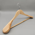 Free Sample Wholesale of Luxury Wide Shoulder Coats Suits Natural Wooden Hangers for Branded Clothing Stores Branded Hotels