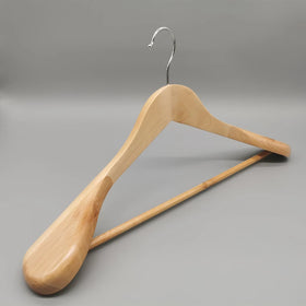 Free Sample Wholesale of Luxury Wide Shoulder Coats Suits Natural Wooden Hangers for Branded Clothing Stores Branded Hotels