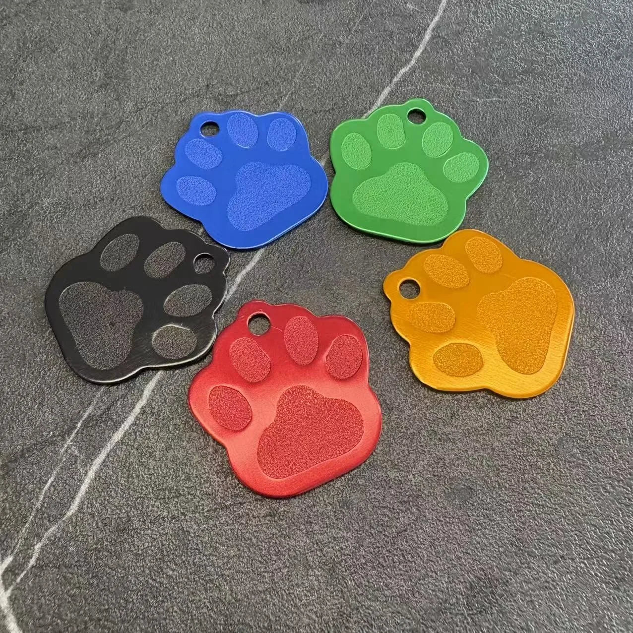 Wholesale and Custom Made Metal Colorful 3D Engraved Anodized Aluminum Claw Pet Tag Paw Shaped Pendant Dog Rescue ID Name Tags